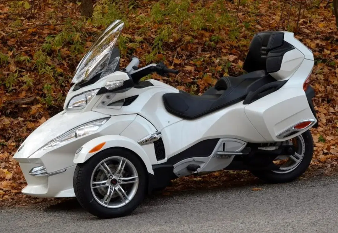 Blatník CAN-AM SPYDER ROADSTER