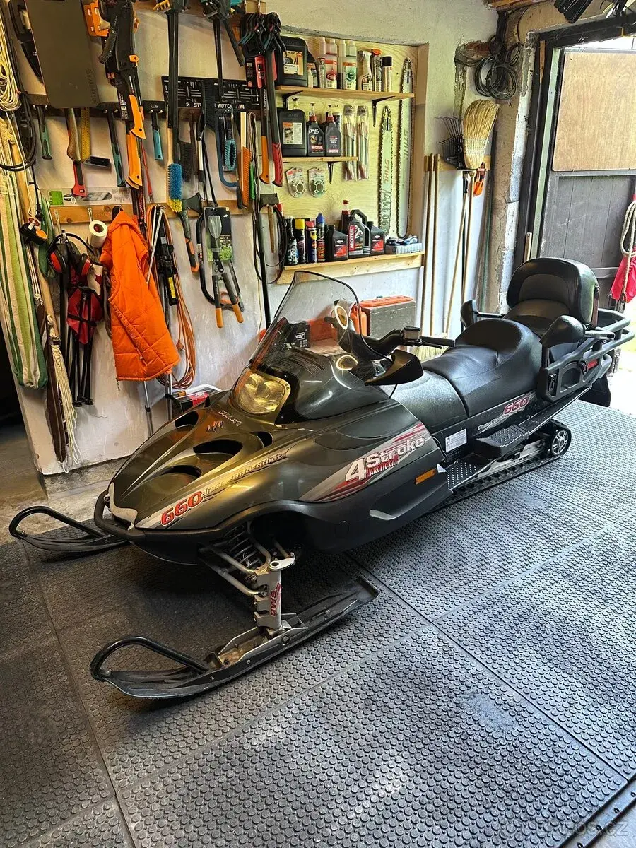 Sněžný skútr Arctic Cat T660