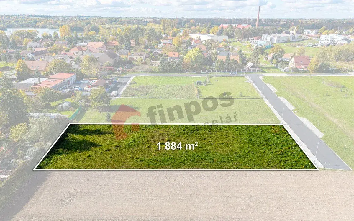 Stavební pozemek v obci Káraný, s výměrou 1884 m2