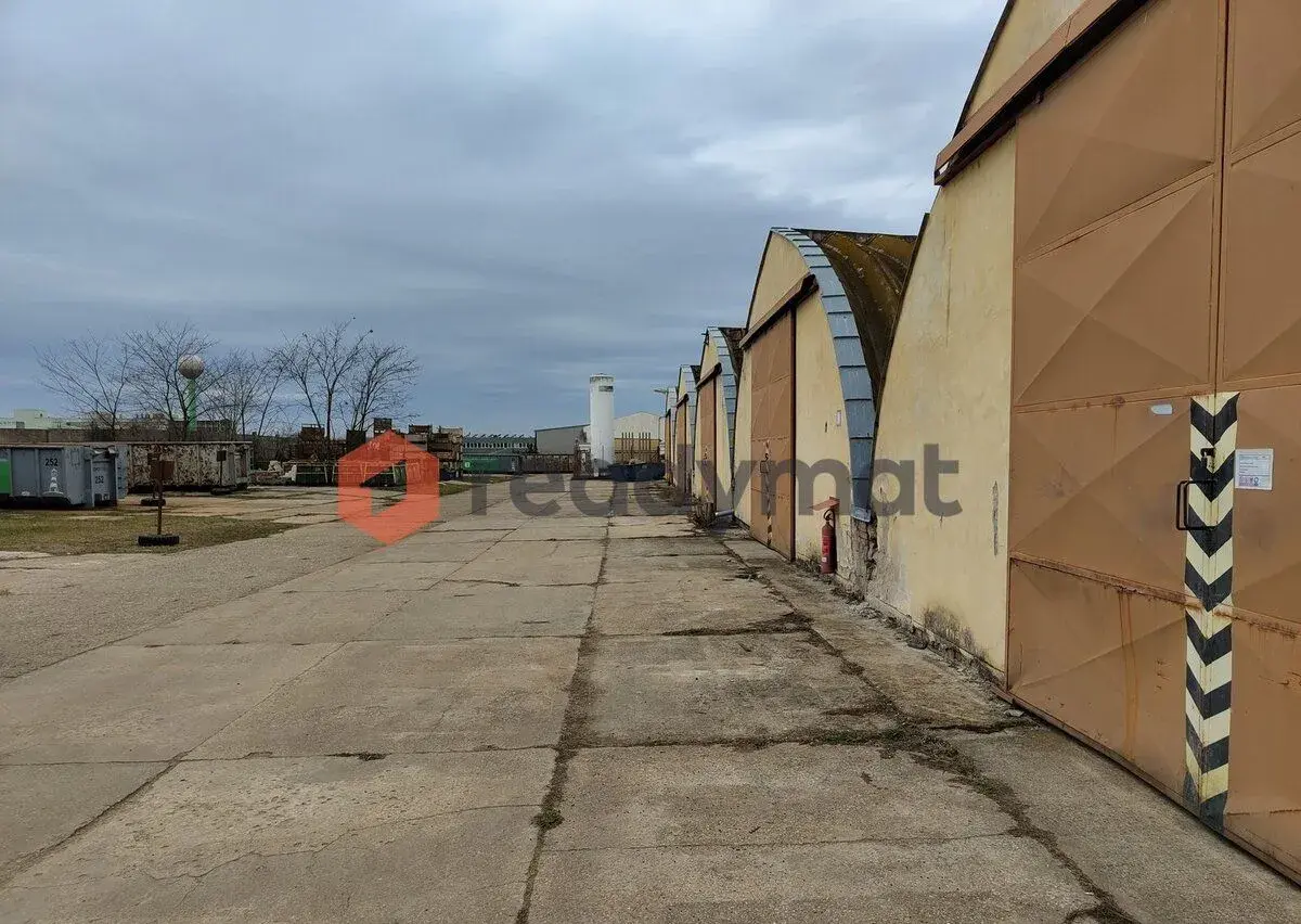 Pronájem skladové prostory 132 m2 v přízemí, Bzenec