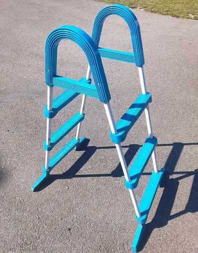 Schůdky do bazenu