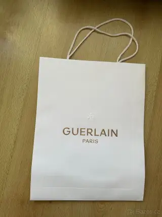 Papírové tašky značky GUERLAIN