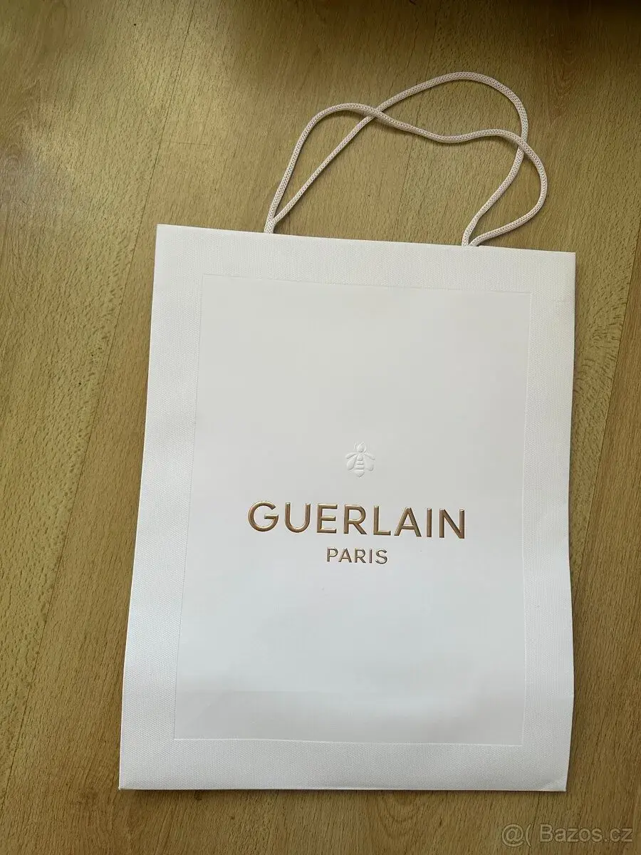 Papírové tašky značky GUERLAIN