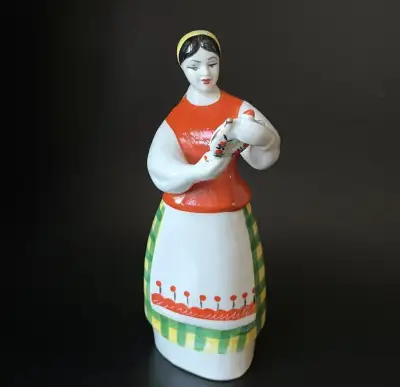 Soška Dívka se džbánem 17.5 cm, Polonne USSR