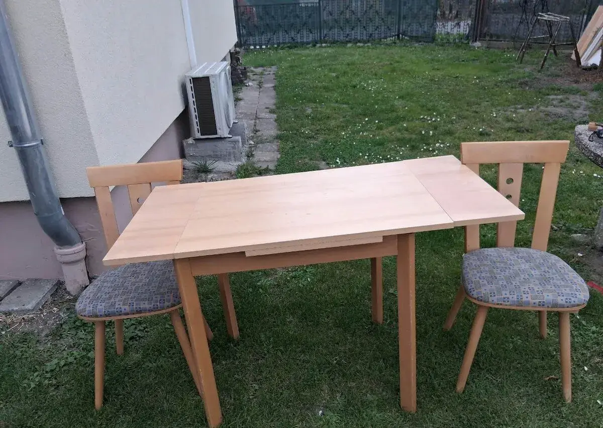 Stůl a 2 židle