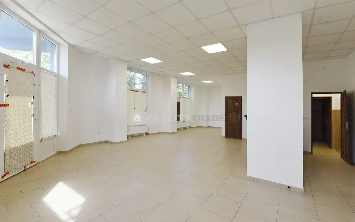 PRONÁJEM OBCHODNÍHO PROSTORU 71,39 M2, VODNÍ 1400, STRAKONIC