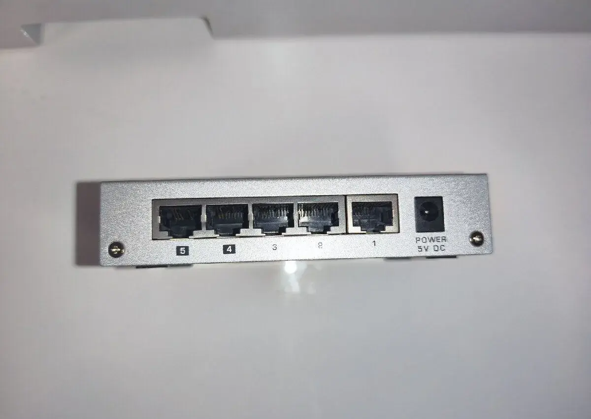 ZyXEL ES-105A - 5-portový ethernet switch 10/100 Mb/s