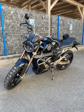 Zontes G1 125 Scrambler lítá kola
