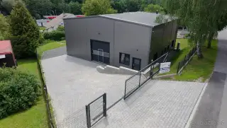 Hala s kancelářemi, novostavba.