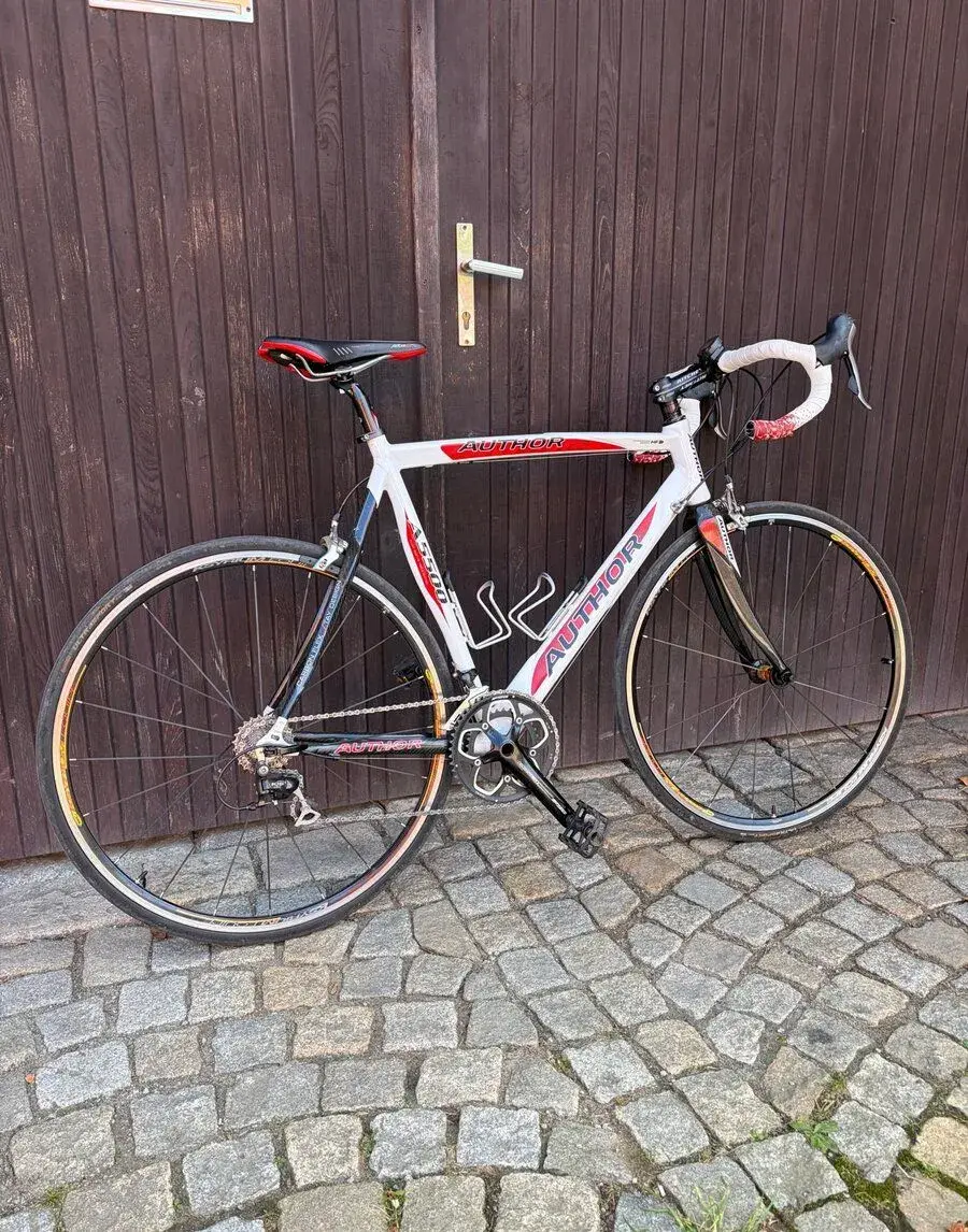 Author A5500, velikost 540, 8,7 kg, karbonová vidlice