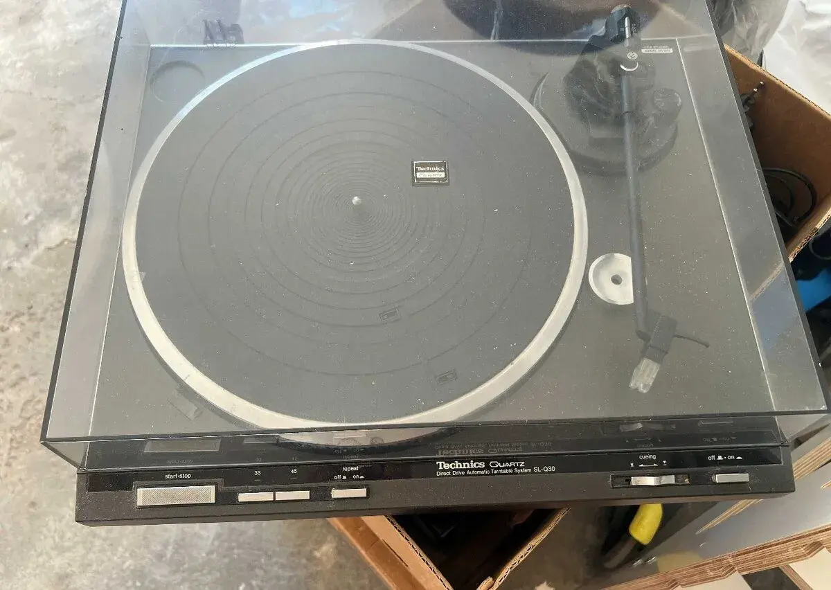 Gramofon Technics SL-Q30 automat