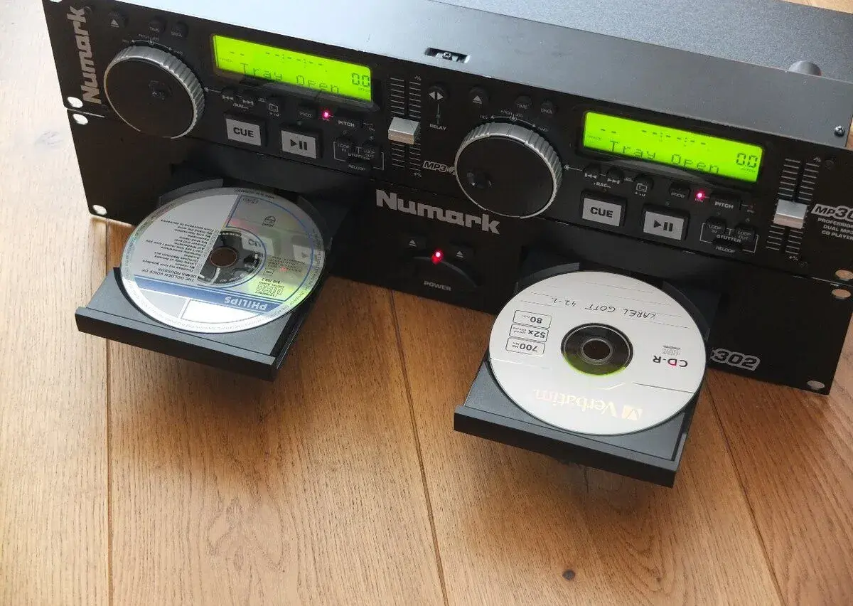 NUMARK MP 302 Profesionální duální MP3 CD přehrávač