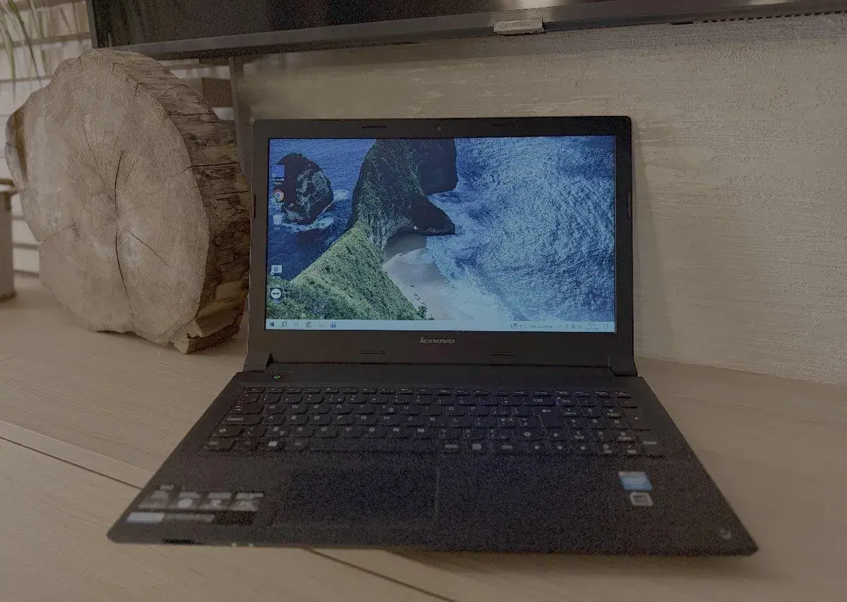 Lenovo B50-30 (15,6") – spolehlivý, na základní práci