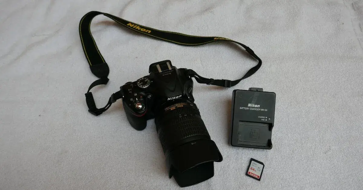 Nikon D5200 + 18-105 AF-S DX VR//64gb karta
