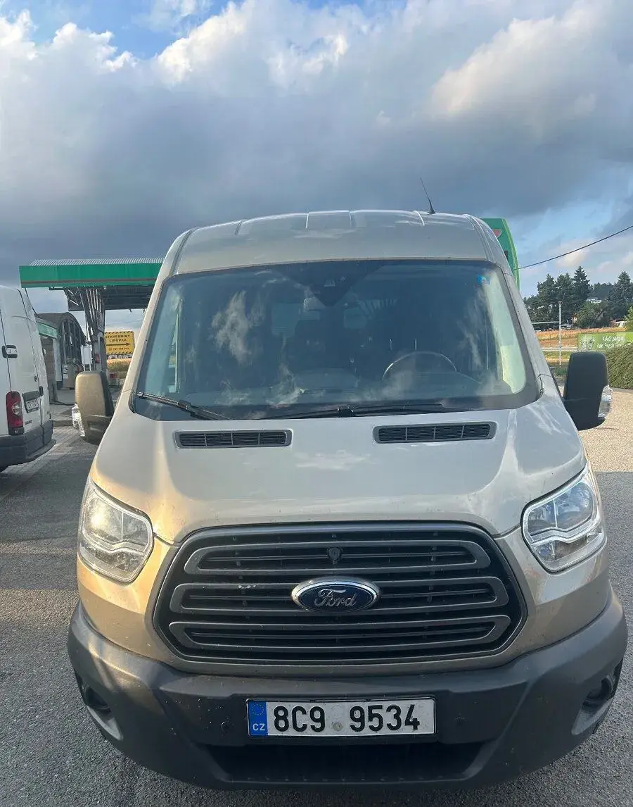 Pronájem dodávky Ford tranzit 9 míst možnost i vlastní řidič