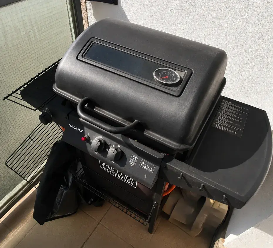 Plynový gril + PB lahev (70% plná) + plachta