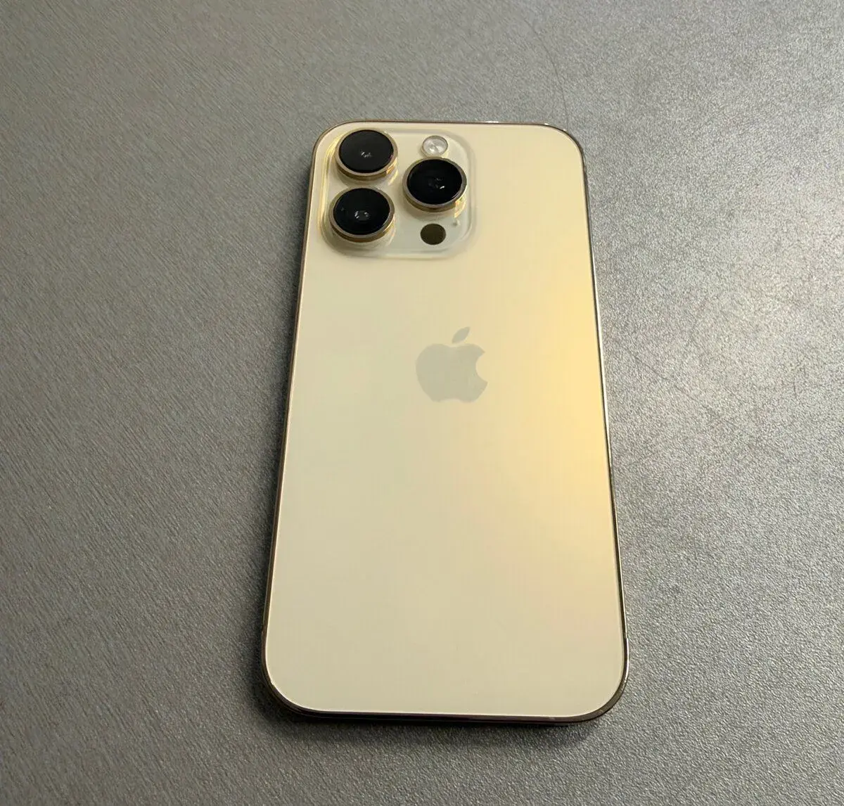 iPhone 14 Pro 512GB zlatý, 99% baterie, rok záruka