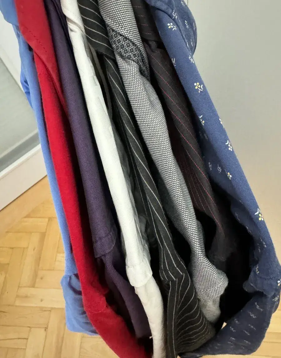8 ks pánských košilí vel. S, slim fit