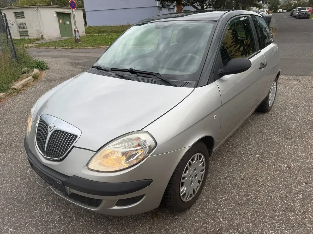 Lancia Ypsilon