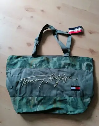 Maskáčová taška Tommy Hilfiger