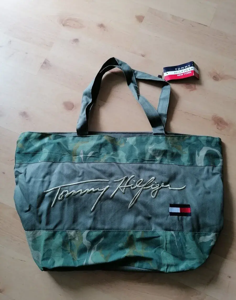 Maskáčová taška Tommy Hilfiger