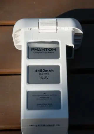 Baterie DJI Phantom 3 – funkční, 24 cyklů, poškozený obal