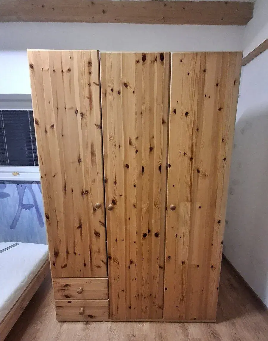 Skříň - masiv borovice
