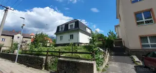 Pronájem domu s dvěma byty v Zabrušanech
