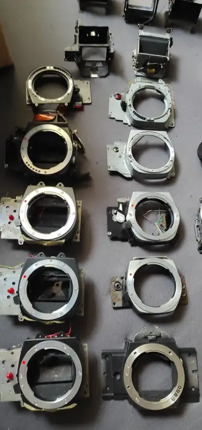 Díly na analogové PENTAX a PRAKTICA zrcadlovky