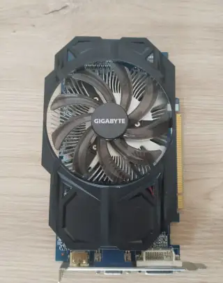 Gigabyte AMD r7 250 2gb