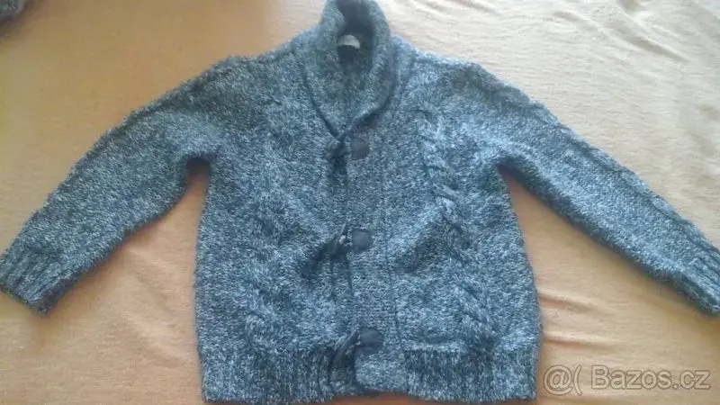 Svetr šedý