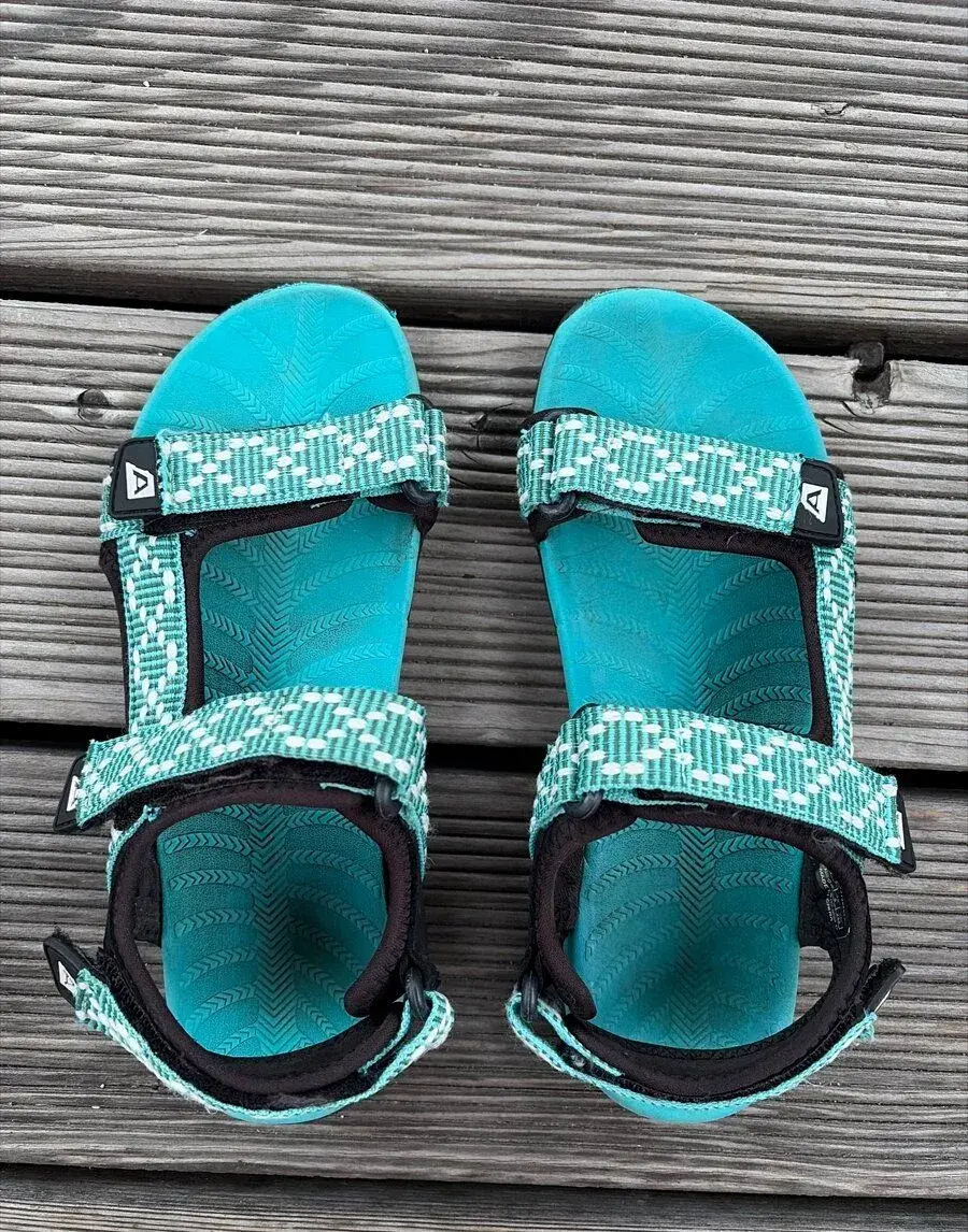 Sandále Alpine Pro 37