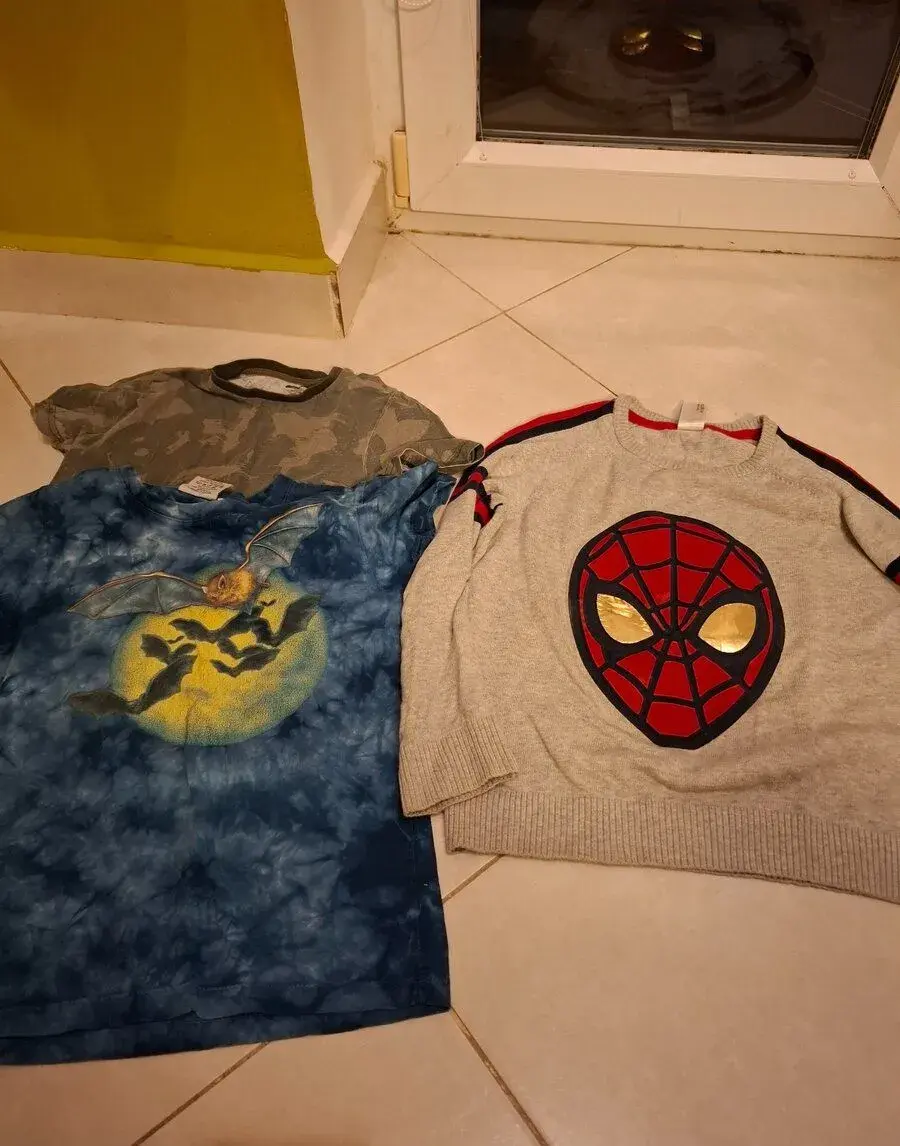 Svetr Spiderman vel.134, 2 ks tričem jako dárek