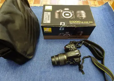 Nikon D3200 + Objektiv 18-55 AF-S jen 1500 snímků