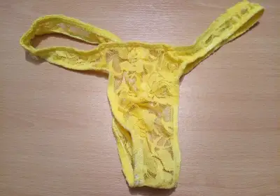 Pánské žluté krajkové tanga