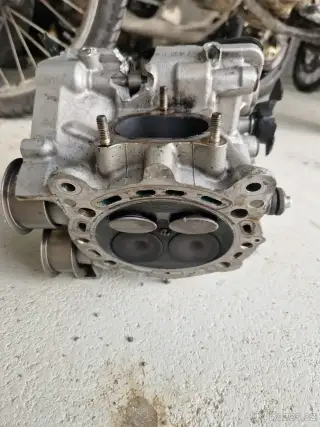 Ducati 1098 S 2008 Motor Hlava Válce Poškozená