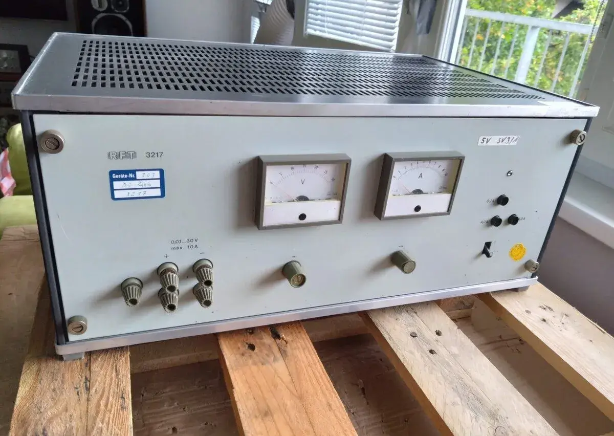 Stabilizovaný zdroj RFT 3217 30V / 10A #3