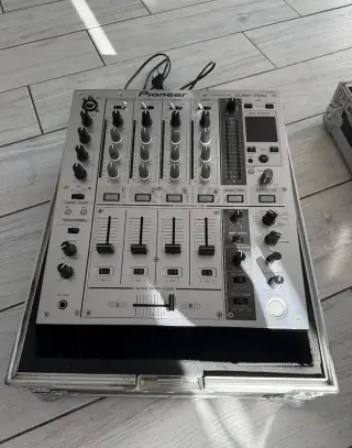 Pionner DJM 700 + case