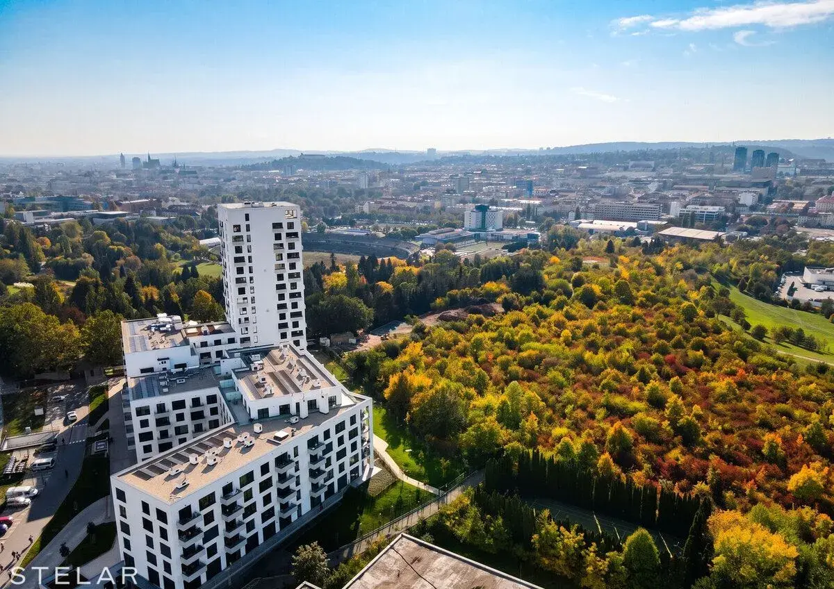 Prodej bytu 2+kk s nekonečným výhledem, 77,9 m², 12. NP – Br