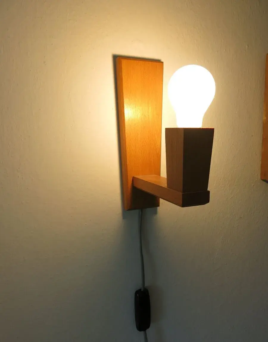 nástěnná lampa dřevěná