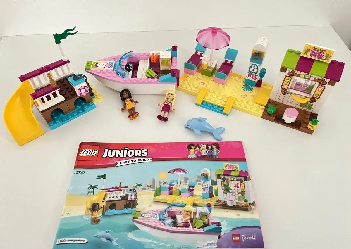 LEGO Juniors 10747 - Andrea a Stephanie na dovolené na pláži