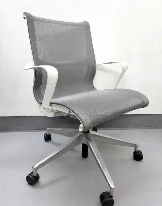 Kancelářská židle Herman Miller Setu