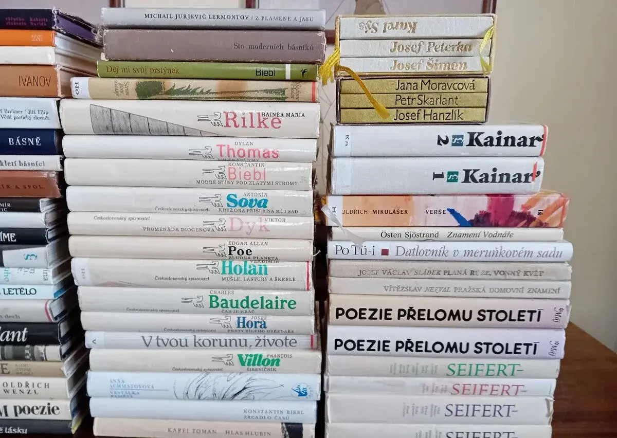 162 knih poezie z let 1906 až 2012 cast 02