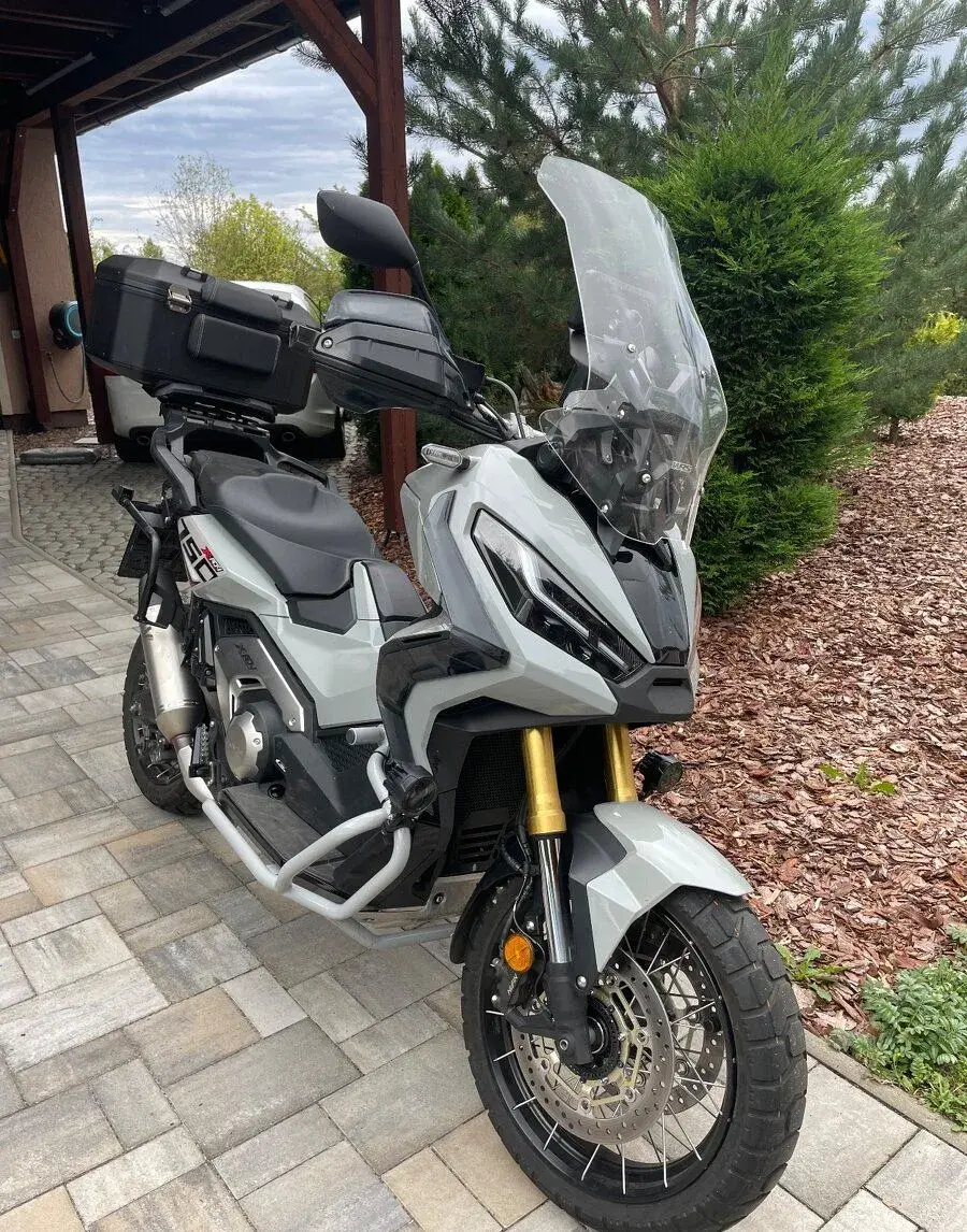 Honda X-ADV 750 ČR původ, CarPlay, Leo Vince