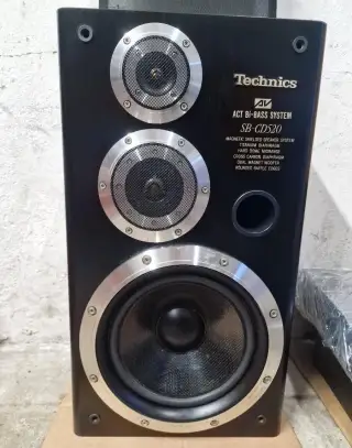 KVALITNÍ VÝŠKOVÝ REPRODUKTOR TECHNICS-kovový,litý