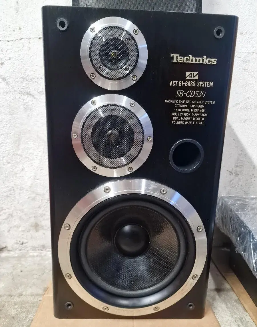 KVALITNÍ VÝŠKOVÝ REPRODUKTOR TECHNICS-kovový,litý