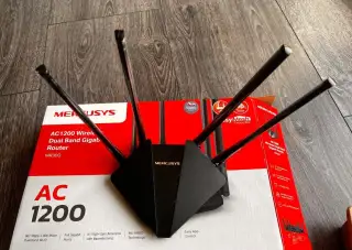 Mercusys MR30G (AC1200 / Gigabit), TP-Link TD-W9960 (VDSL2 /