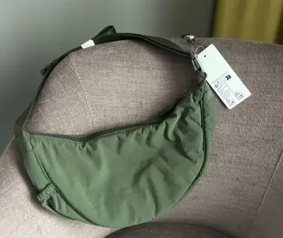 Kabelka/ledvinka Uniqlo