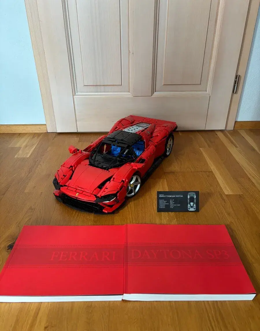 LEGO Technic Ferrari Daytona SP3 42143