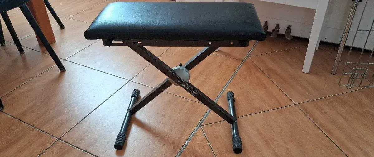 klavírní stolička
